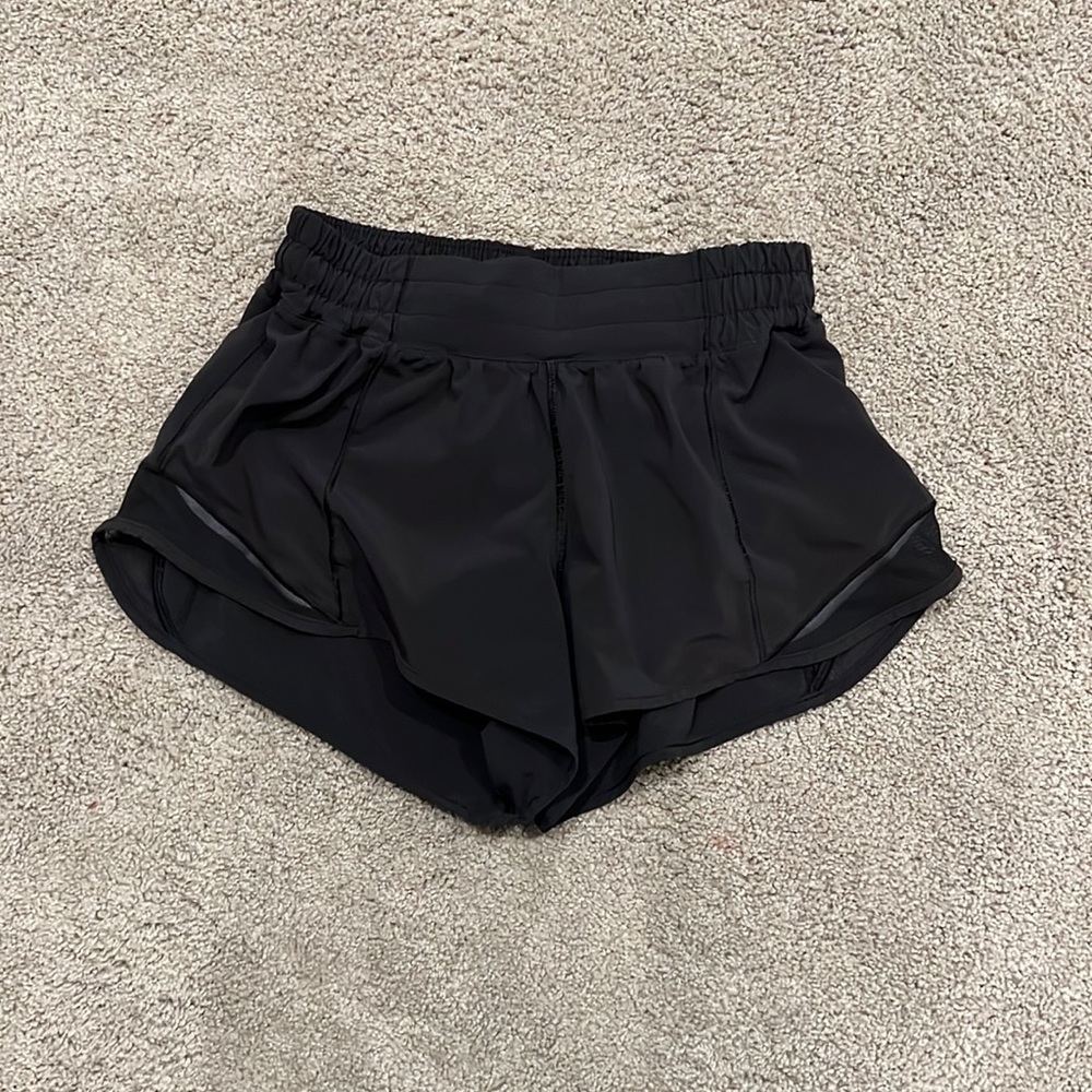 Lululemon Hotty Hot shorts LR 2.5 inch size 4